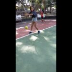 [ENG SUB] 8歳（小3）女の子、フィリピンのコートでテニス練習。8 Years Old Girl, Practicing Tennis in the Philippines.
