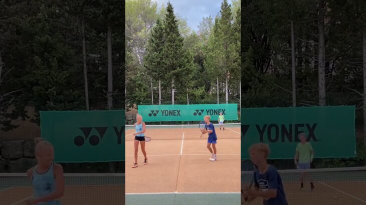 Tristan vs Pauline and Zahar à l’entraînement de tennis