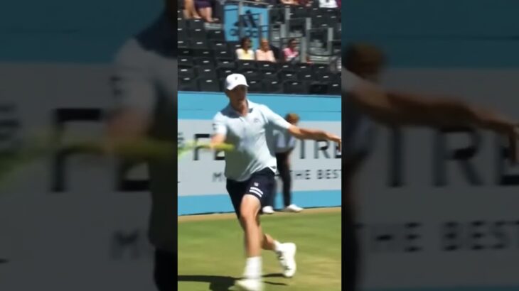 TENNIS PLAYER FALLS AND SLIPS